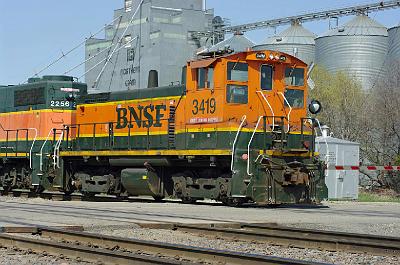 BNSF 3419 SW1500.jpg